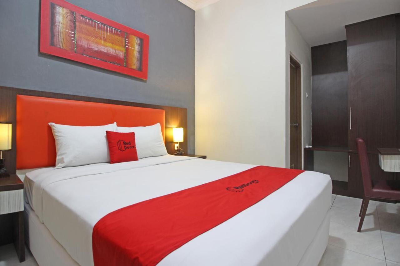 RedDoorz Plus near Keraton Solo Exterior foto